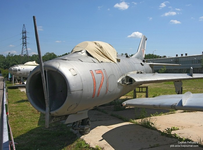 Máy bay MiG-19